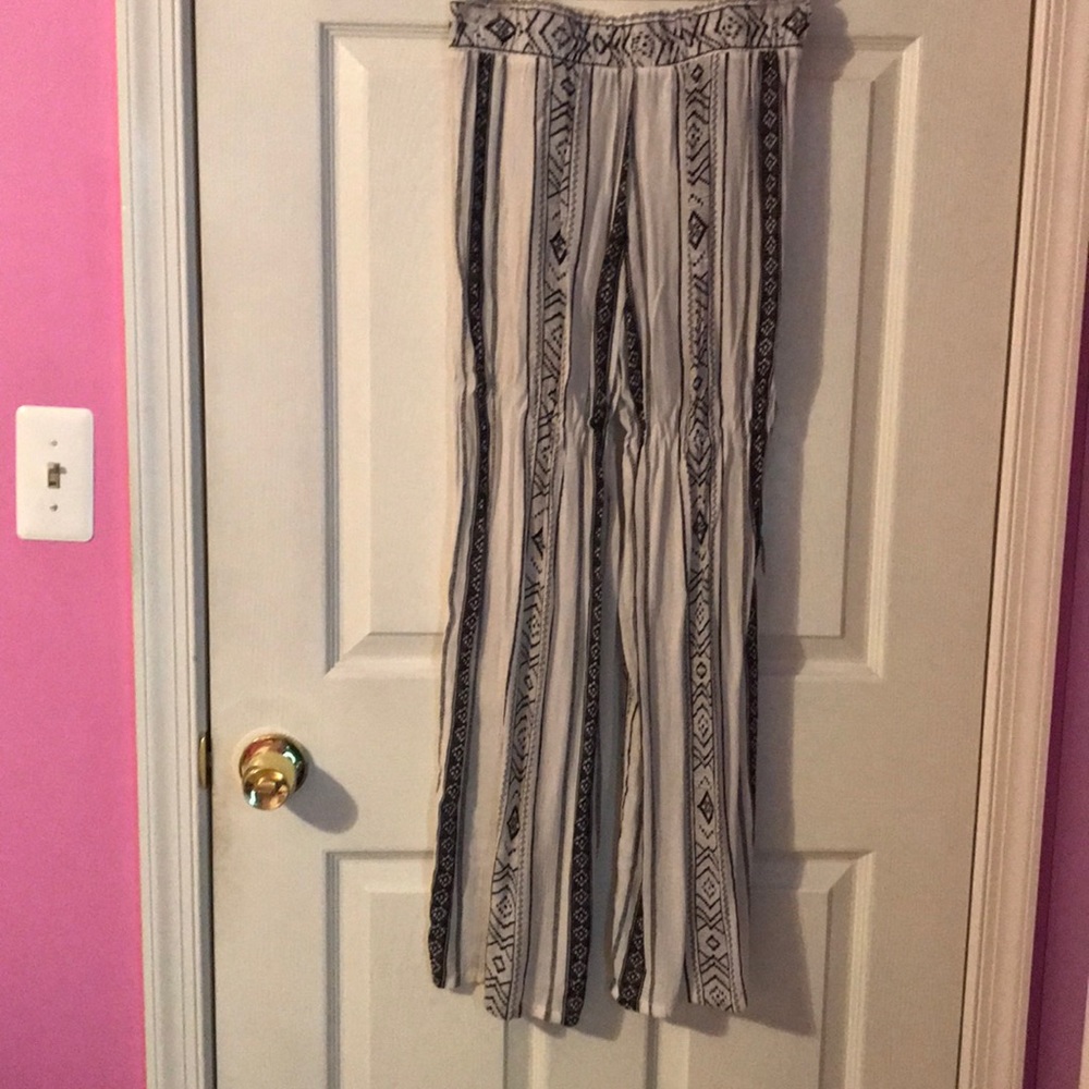 white and back flow pants! Size small!